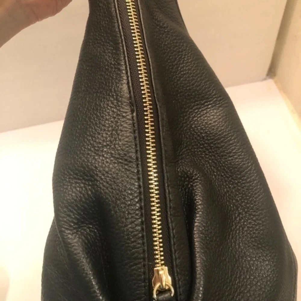 Vince camuto black leather Zoe hobo expandable bag